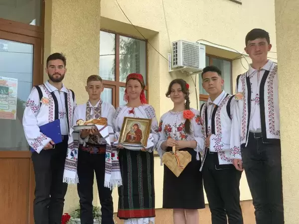 Cartea unește inimi!